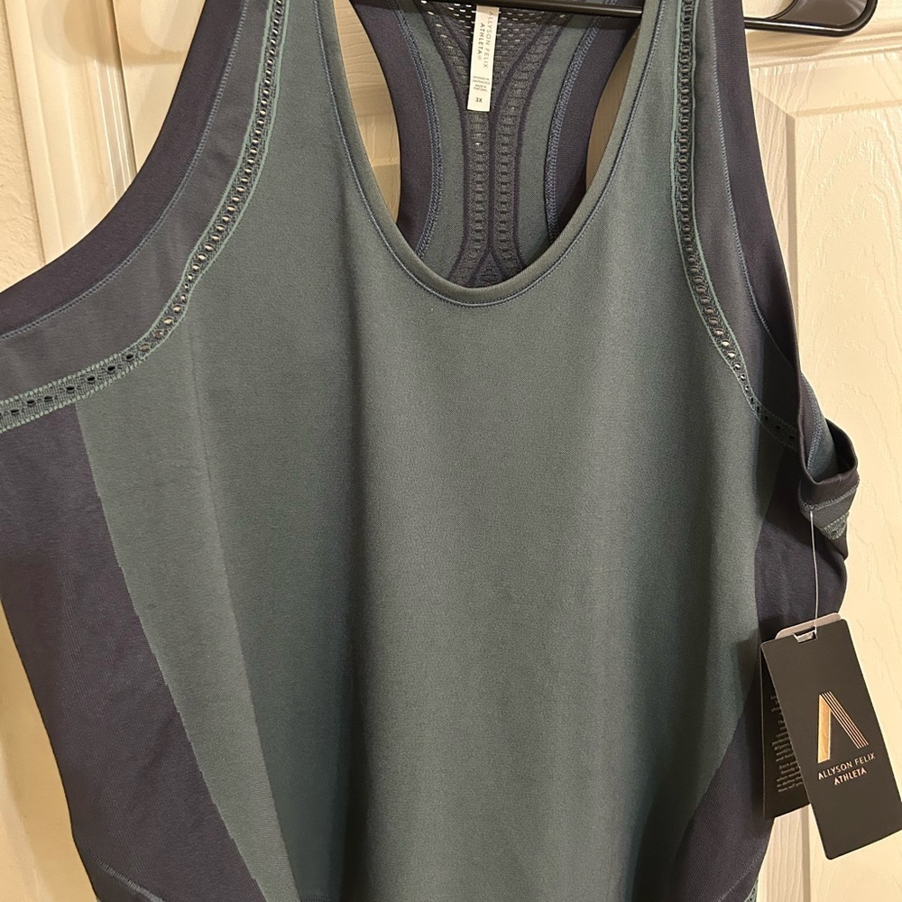 Athleta Legend Shine Tank in Gray and White
